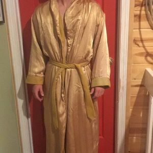 Luxurious bath robe